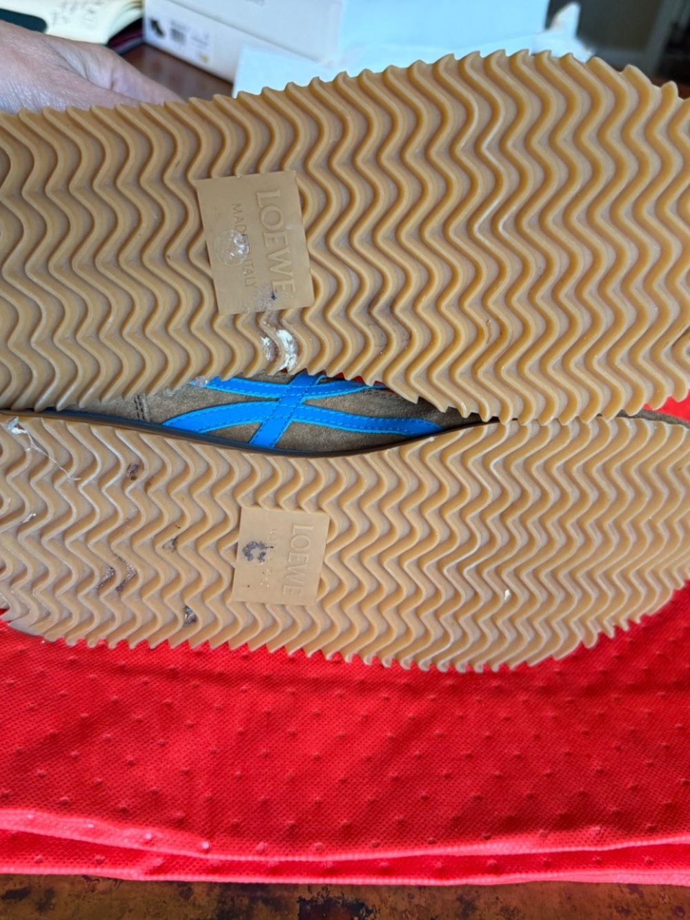 Loewe luxury women's sneakers - Picture 3 of 3